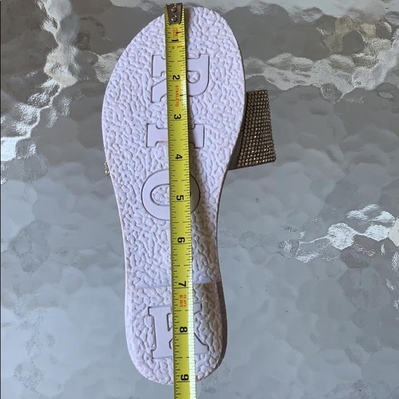 Silver Flat Sandals flip flops New size 6 - Picture 5 of 5